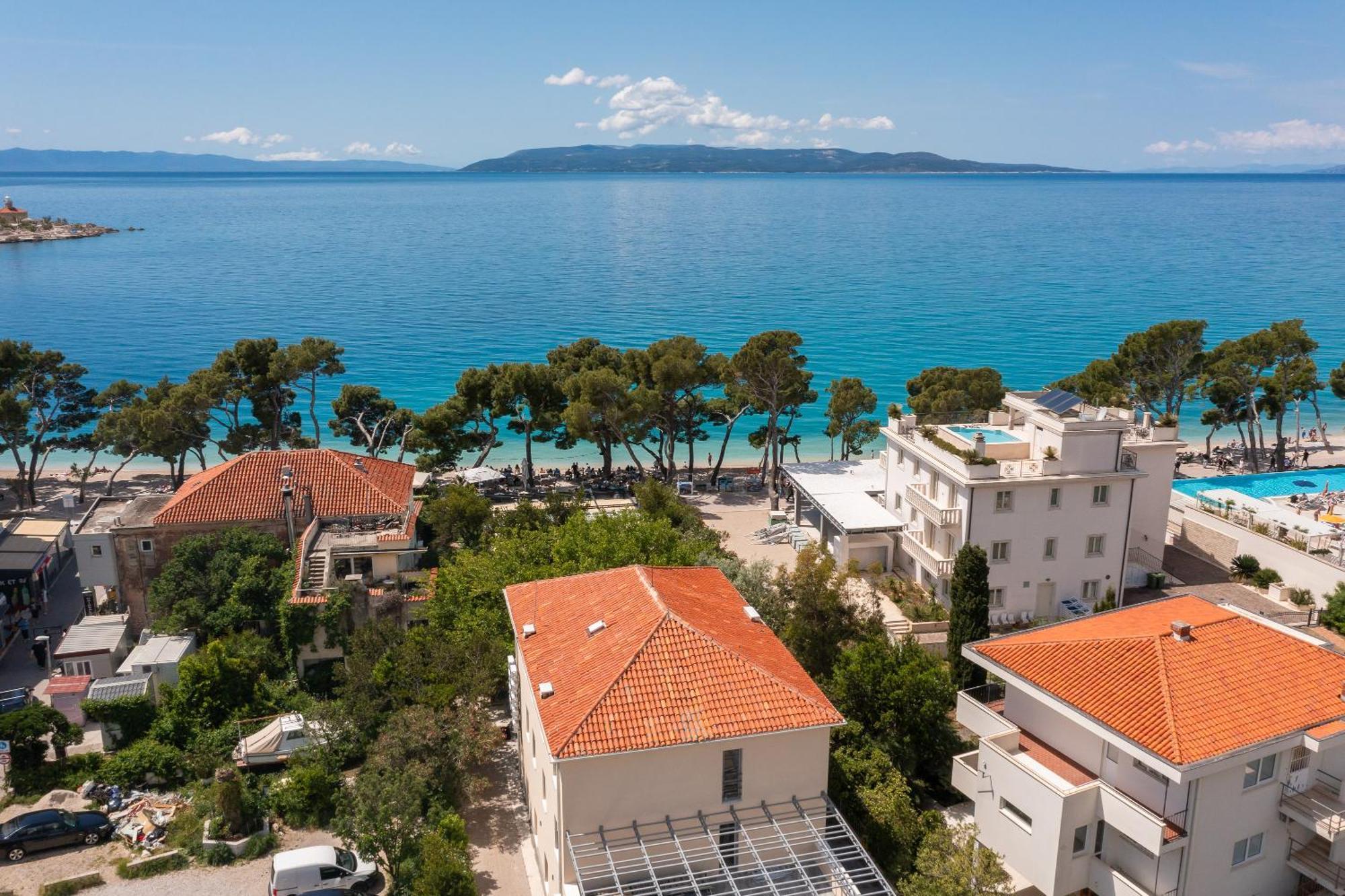 Beachfront Boutique With Free Parking Makarska